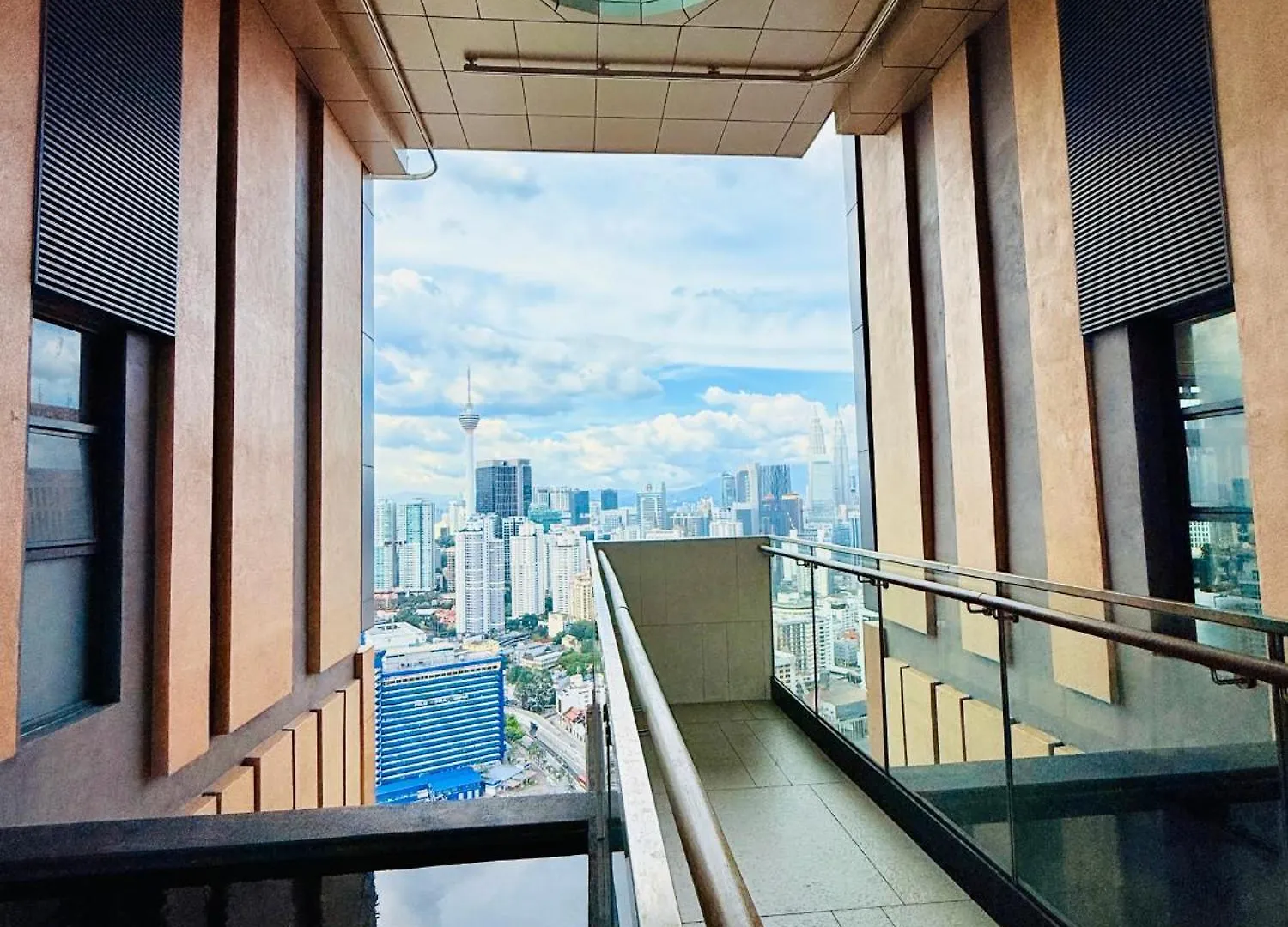 Sunset Infinity Escape Apartment At Lucentia Residence Куала-Лумпур