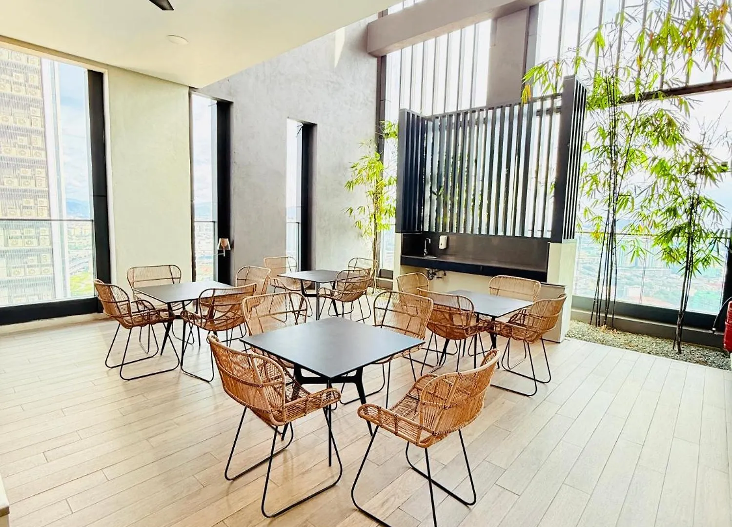 Sunset Infinity Escape Apartment At Lucentia Residence Куала-Лумпур