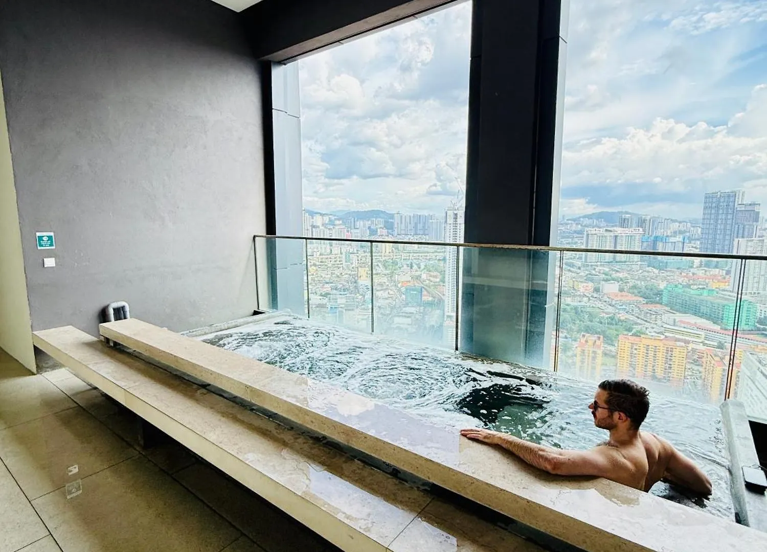 Sunset Infinity Escape Apartment At Lucentia Residence Kuala Lumpur